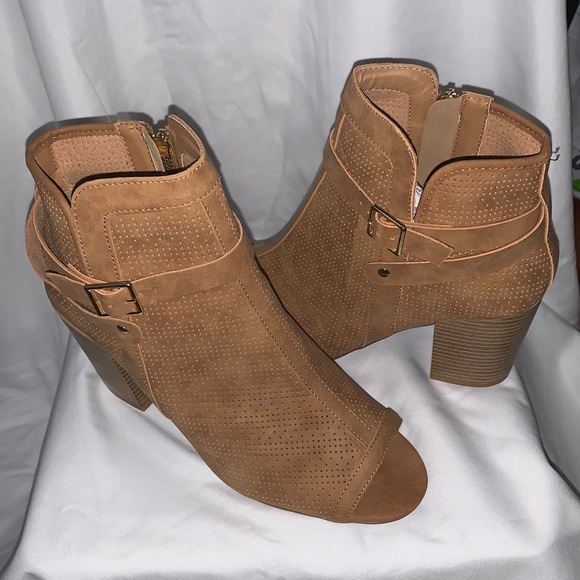 ⭐️ Qupid Open Toe Heels - Picture 1 of 10